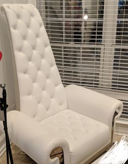 Club Throne Chair