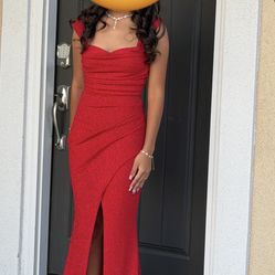 Red Woman, Stressed. Size Small