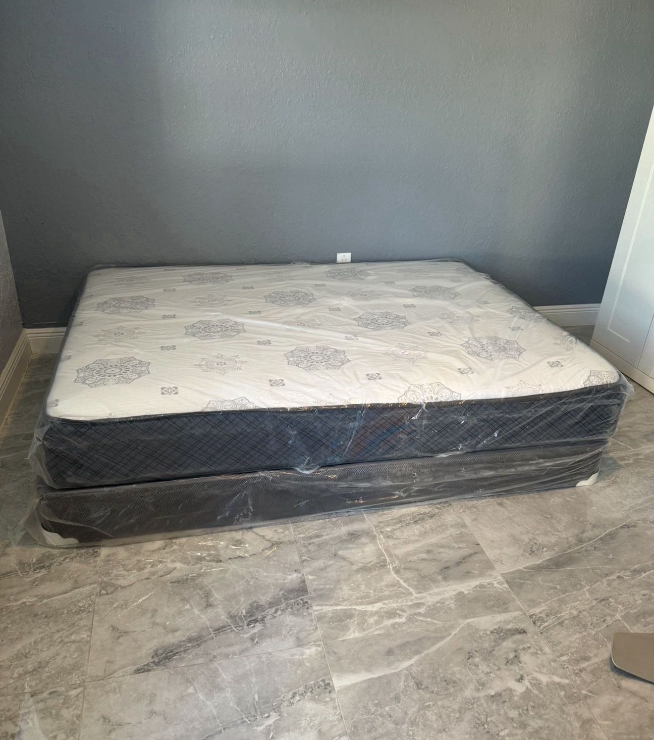 NEW Mattress Queen Size Regular With Box Spring // Offer  🚚
