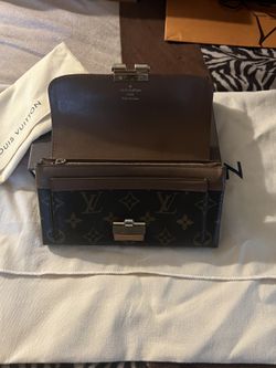 Authentic Louis Vuitton Elysee Olympe wallet for Sale in Running
