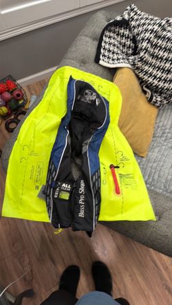 Bass Pro Shops Inflatable Life Jacket PFD