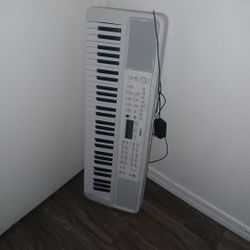 White Yamaha Keyboard 61 Keys