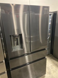Samsung Refrigerator 4-Door French Door Stainless Steel with ice maker and water dispenser