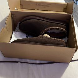 Ugg brand new size 11 fit like a 10 