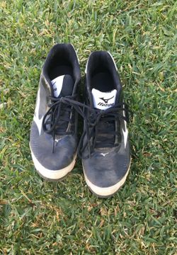 Mizuno cleats 10.5”