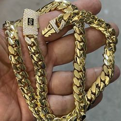 Handcuffed Miami Cuban close links necklace🔥🔥