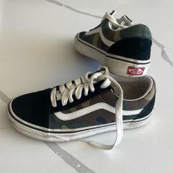 Woman’s Size 7 Vans 