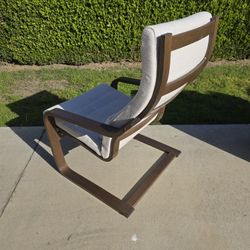 Modern Bentwood Accent Lounge Chair

Price: $95
Pickup: Ontario, CA

Comfortable, modern accent chair with a sleek bentwood frame and neutral upholste