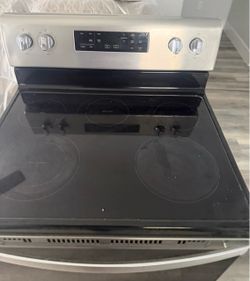Whirlpool Stainless Steel Electric Range & Oven – $300