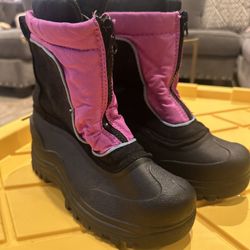 Girls Snow Boots Size 4!