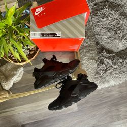 Nike Air Huarache Black/Black 🔥🔥🔥 Size 12 Men