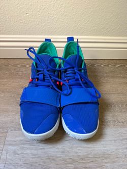 Men’s size 9. Nike PG 2.5 basketball shoe
