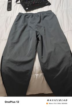Under armour mens workout/wind pants size small