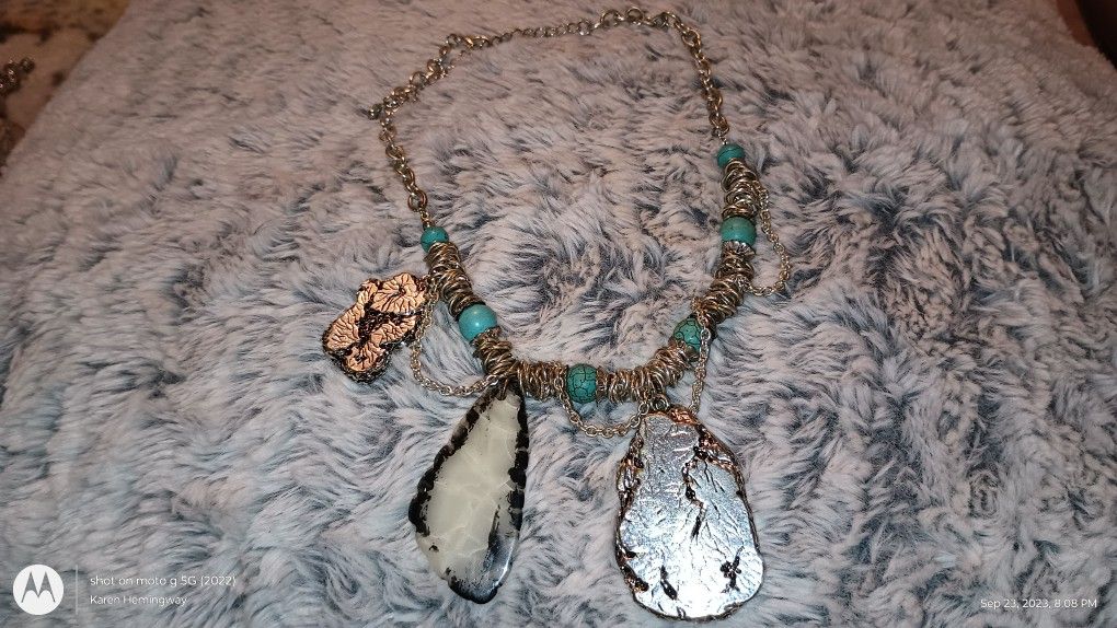 Ladies Turquoise Necklace