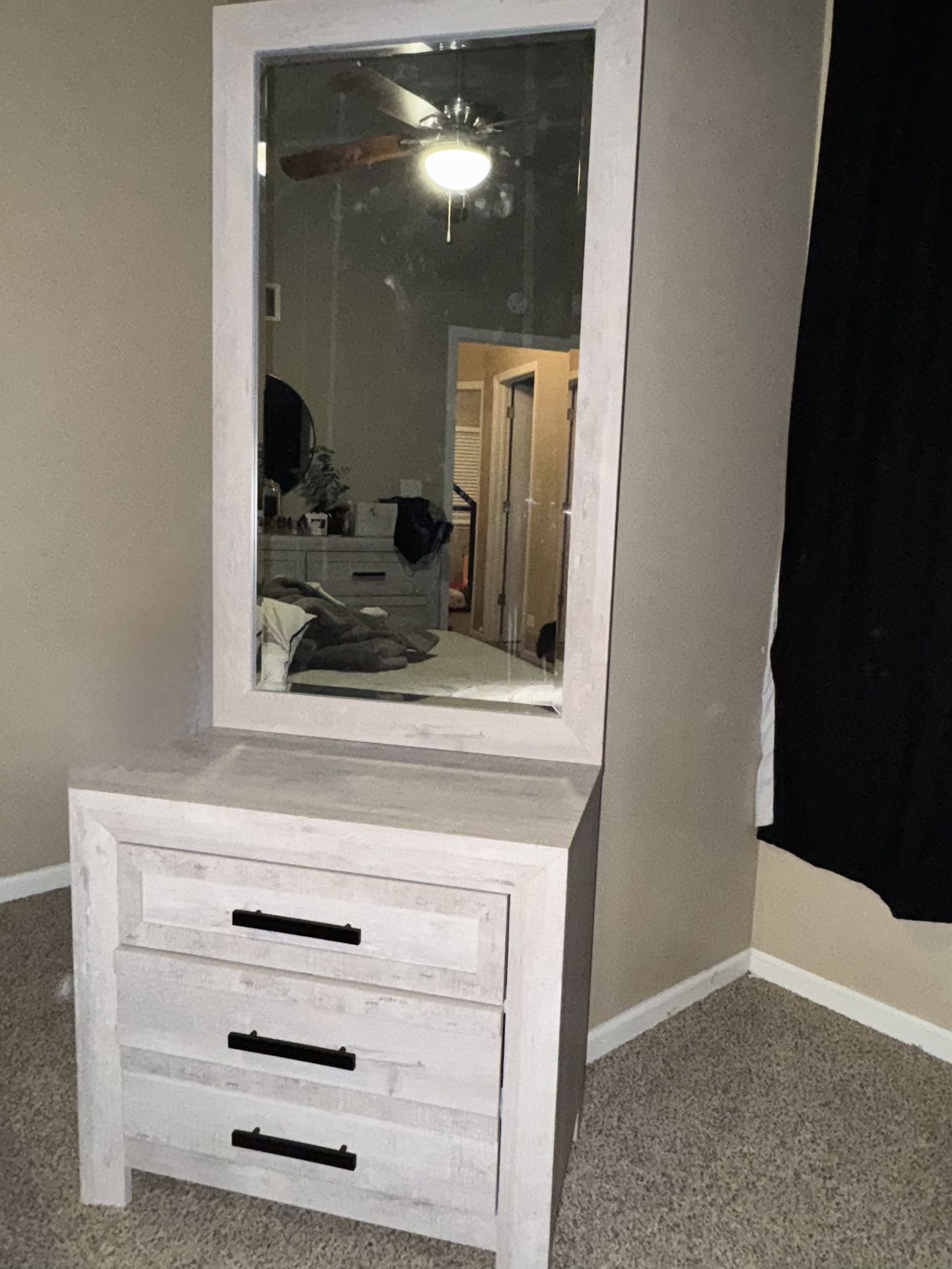 3 Drawer With Mirror 