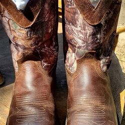 BRAND NEW JUSTIN WORK BOOTS. PLEASE READ DESCRIPTION BOX 