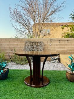 36H 54ROUND BEAUTIFUL DINING ROOM TABLE /CENTER TABLE ( FREE DELIVERY 🚚 FIRST FLOOR ) GREAT CONDITION 🥰👌🏻 ALSO COMES WITH A TOP GLASS TO PROTECT T