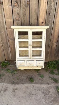 Shelve/Cabinet/Dresser 