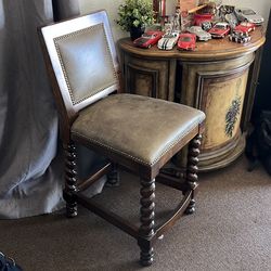 Wooden Luxury PLeated Leather Chair