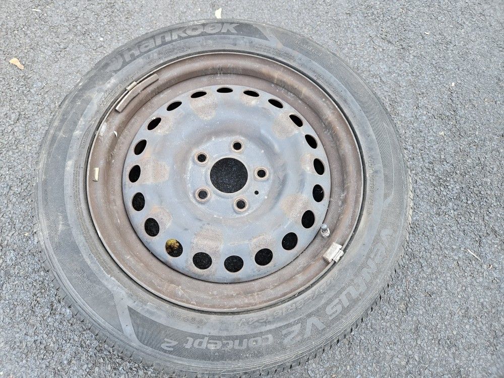 Nissan Sentra Rim & Tire 205/55R16