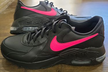 Nike Air Max Excee Women’s Black/Hyper Pink Low Top Lace-Up Athletic Sneaker