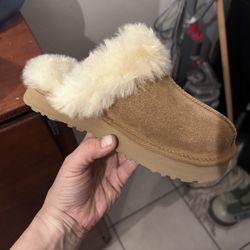 UGG Disquette Platform Clog -  “Big Kid” Size 2 - Chestnut