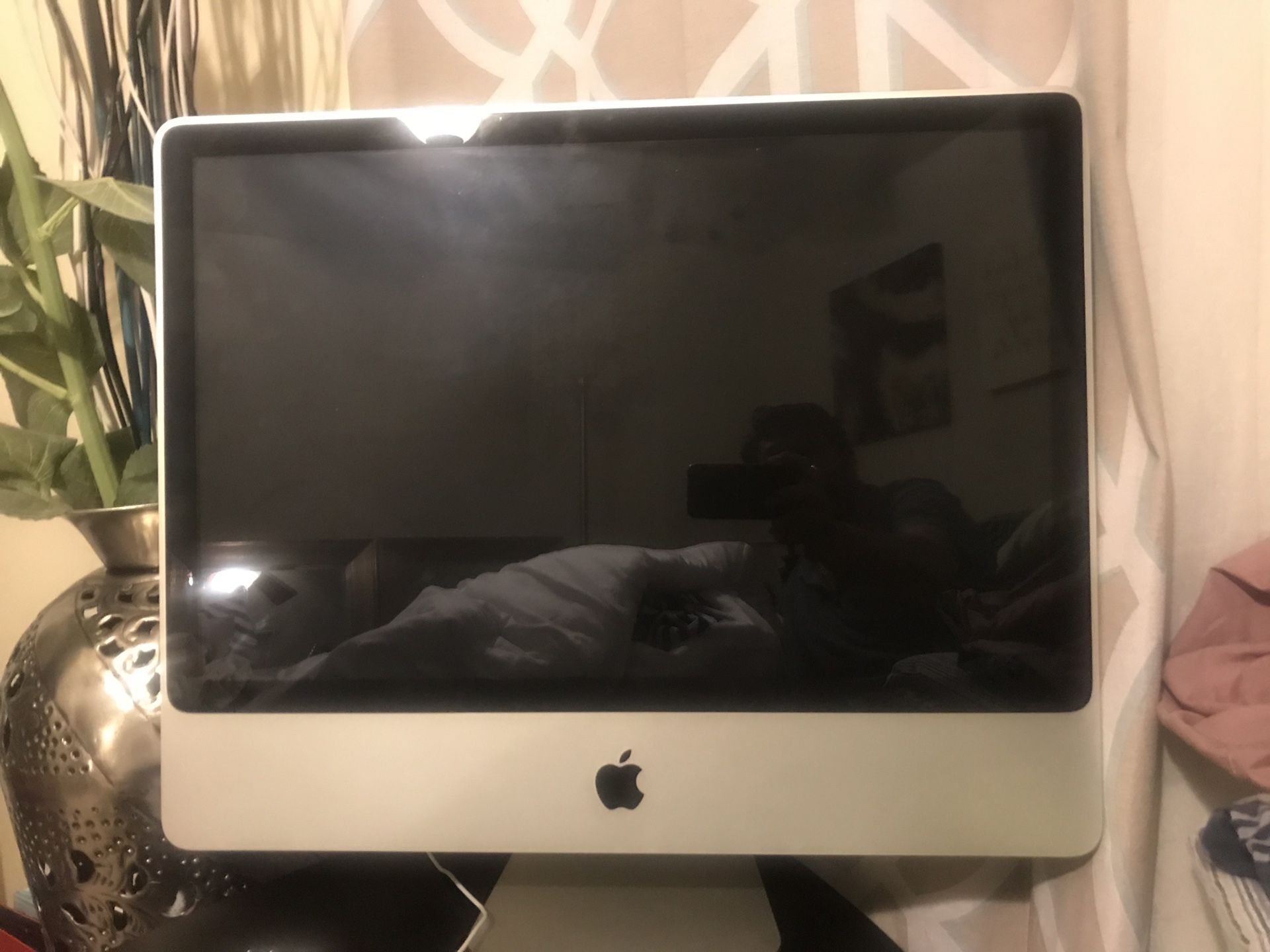 iMac computer with New Keyboard and Mouse