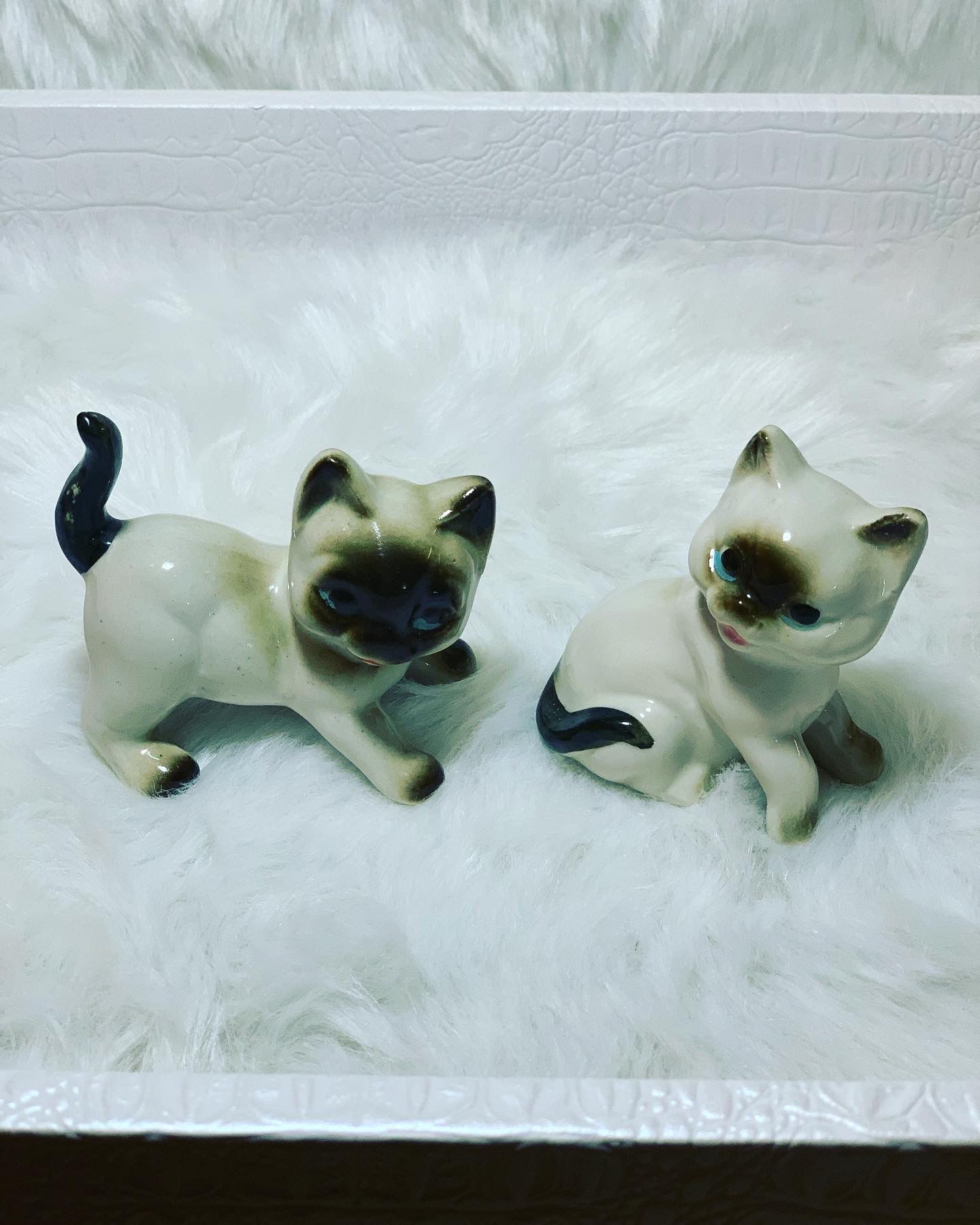 2 Sweet Vintage Porcelain Siamese Cat Figurines