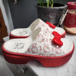 Crocs × Hello Kitty Sanrio Stomp Slides 