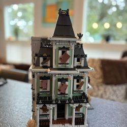 Lego Halloween Collectible -  Monster Fighters Haunted House 10228