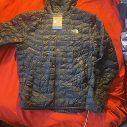 Brand new, medium Men’s North Face Jacket