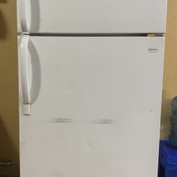 FRIGIDAIRE REFRIGERATOR 