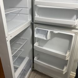 Lightly Used Refrigerator - $129 - Get It NOW!