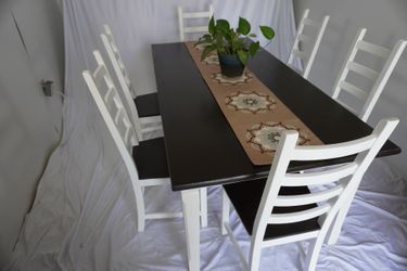 Beautiful Farmhouse Dining Table Set – 6 Chairs – Kona Stained Top & White Satin Base