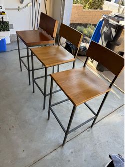 Bar stool