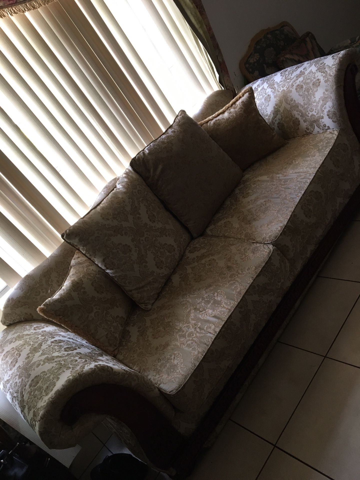 3 Set Sofa Chair Family Set Detail Cleaning Only Brand New But Used Currently Moving