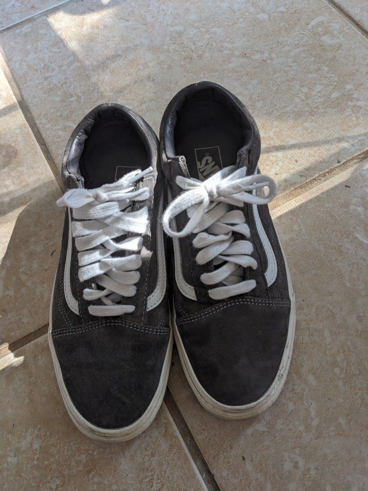 Shoes Size 9.5 for Sale in Miami, FL - OfferUp