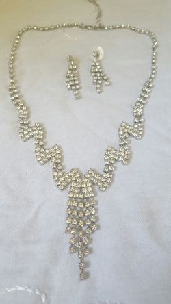 Beautiful necklace &earring set