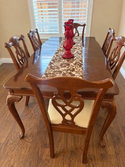 Beautiful 7-Piece Wood Dining Table Set – Table + 6 Chairs