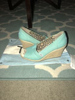 Tom’s Teal Peep Toe Wedge 7.5