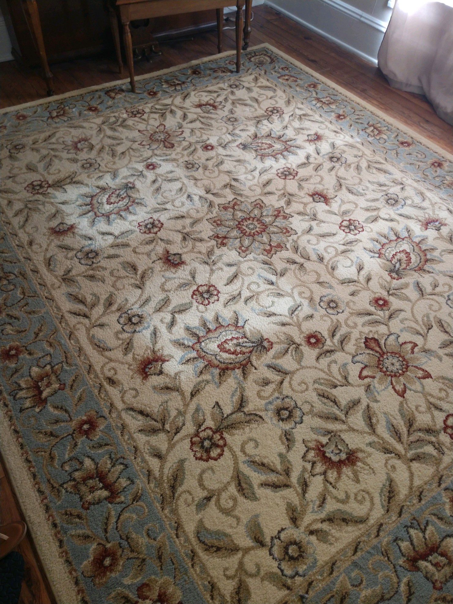 8x10 area rug, used good condition, smoke free home