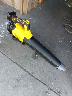 DEWALT
20V MAX 125 MPH 450 CFM Brushless Cordless Handheld Leaf Blower with Concentrator Nozzle (Tool Only)