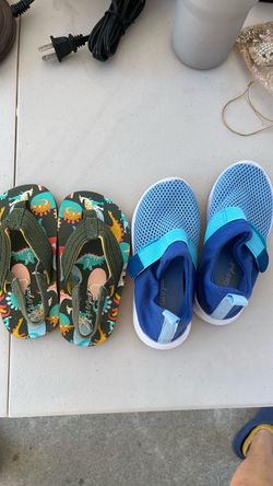 Cat and Jack kids Slippers size 7/8 water shoes size 9