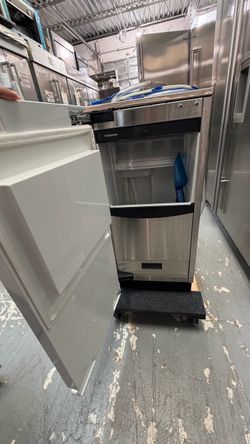 🧊 SCOTSMAN 30” UNDERCOUNTER ICE MAKER — NEW OPEN BOX  Model: SCCP30MA-1SU Condition: New Open Box Price Today: $2,899  Premium Scotsman undercounter 