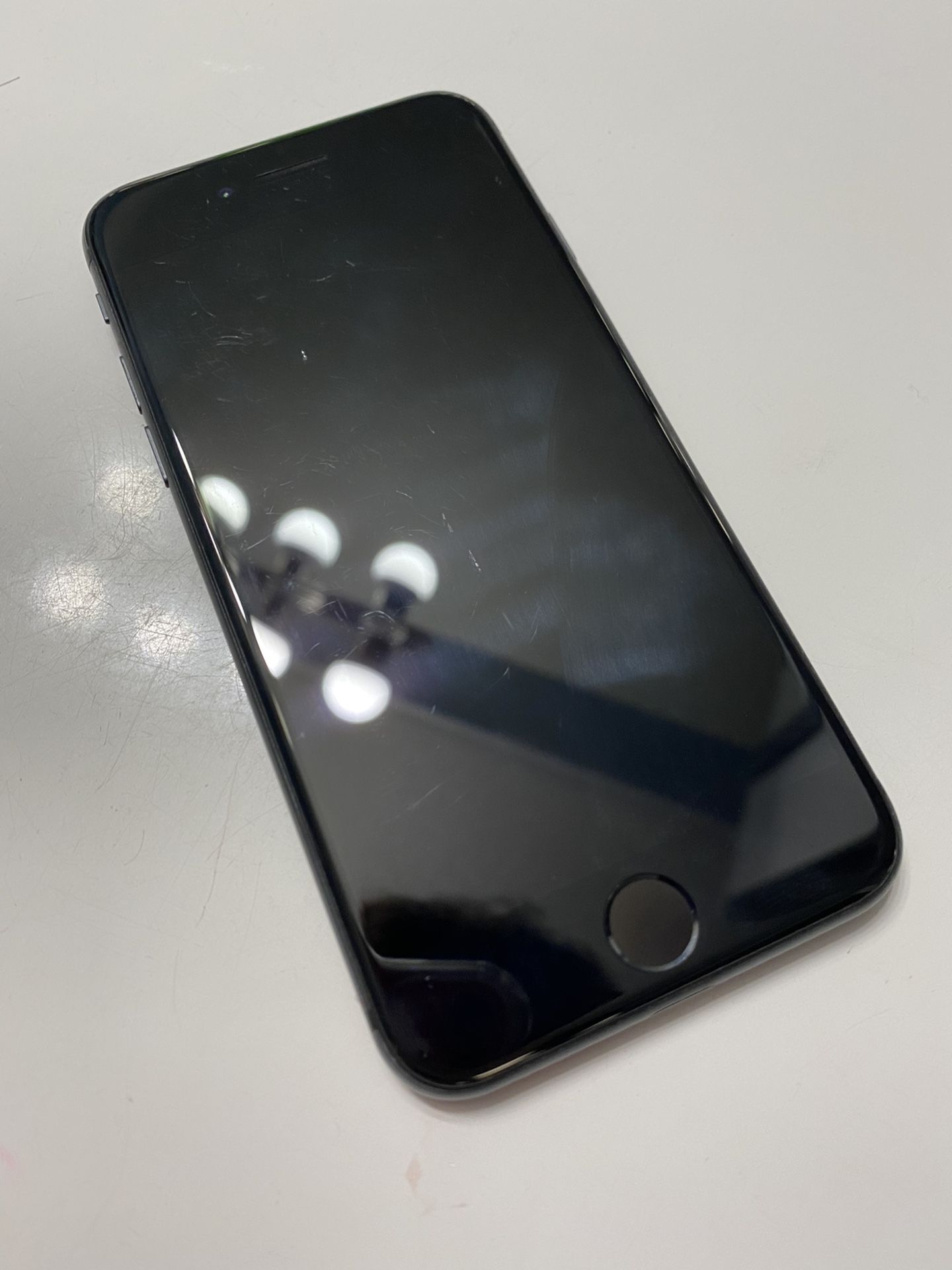 iphone 8 *SOLD*