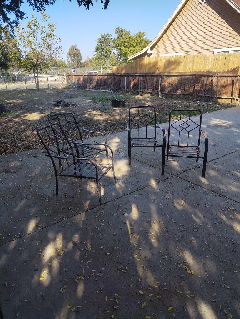 Four-piece Set Lawn Chairs No Cushions