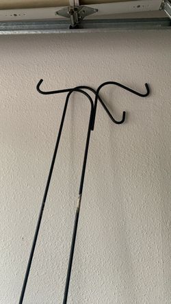 Garden plant hangers