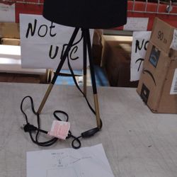 BRWH-B0BJFN59VK   20" Classic Black Matte Tripod Table Lamp