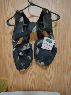 Cammo colored utility vest, pockets for festival or outdoor wear
