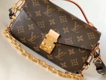 Louis Vuitton monogram messenger bag